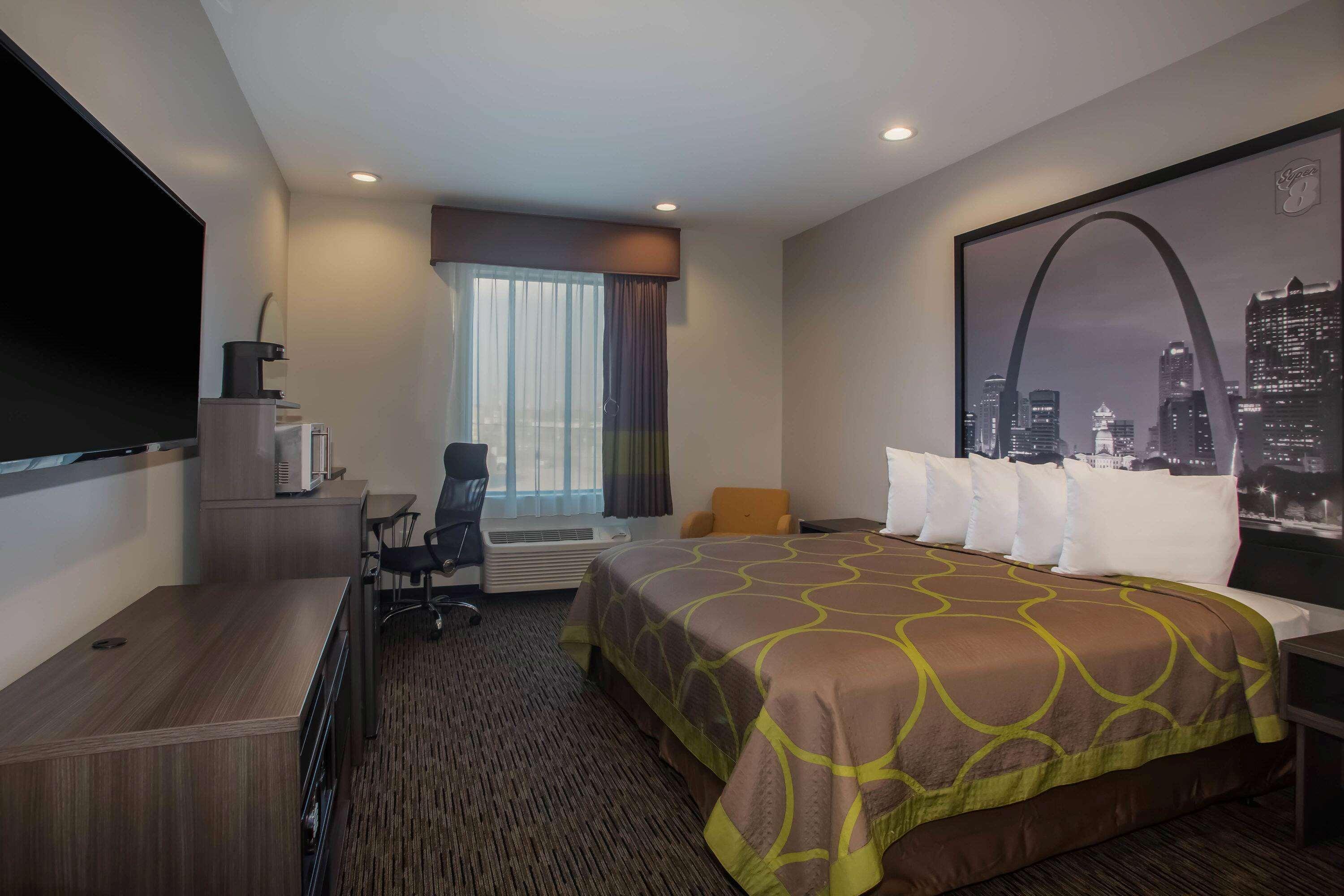 Super 8 By Wyndham St. Louis North Hotell Exteriör bild