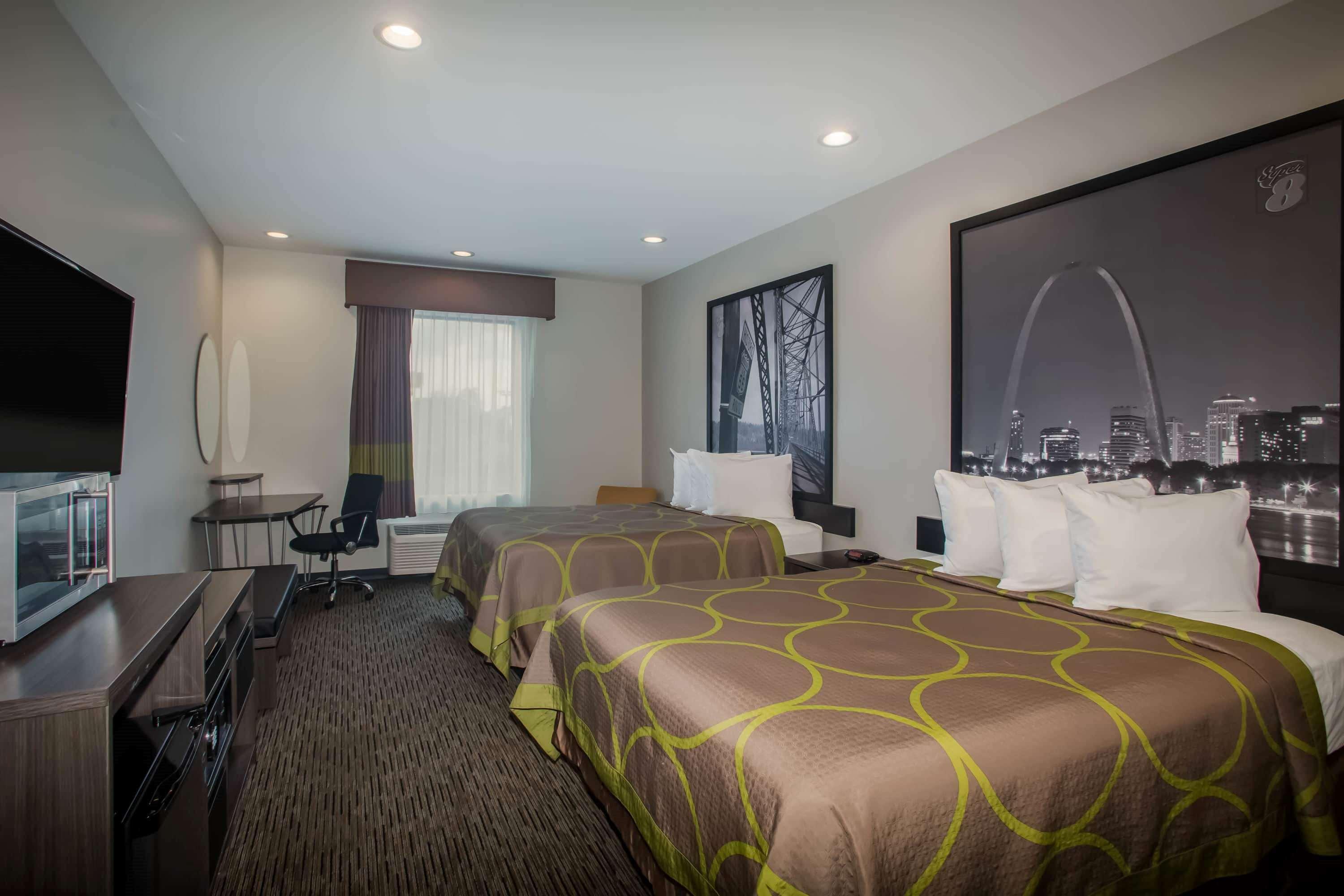 Super 8 By Wyndham St. Louis North Hotell Exteriör bild