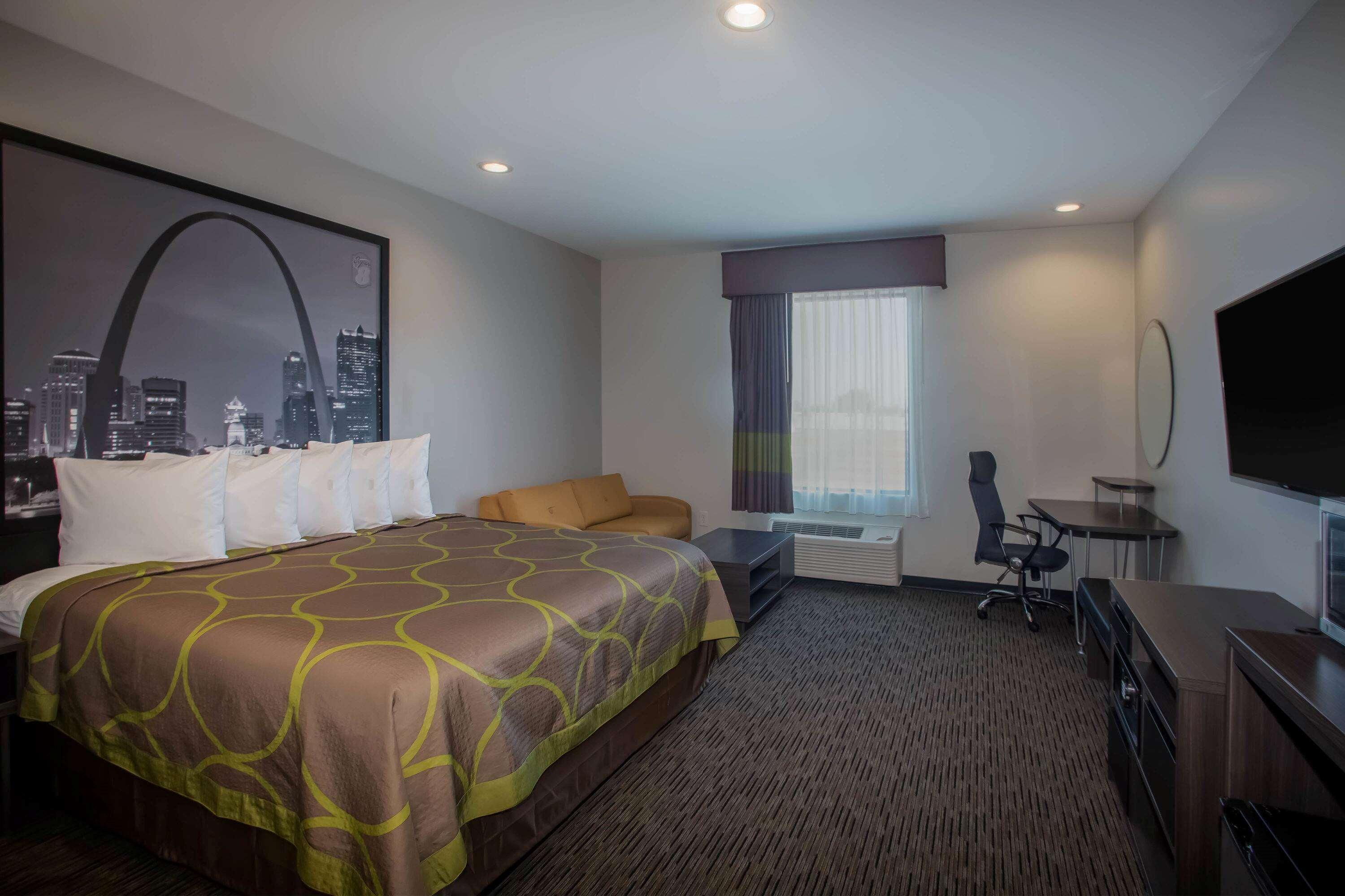 Super 8 By Wyndham St. Louis North Hotell Exteriör bild