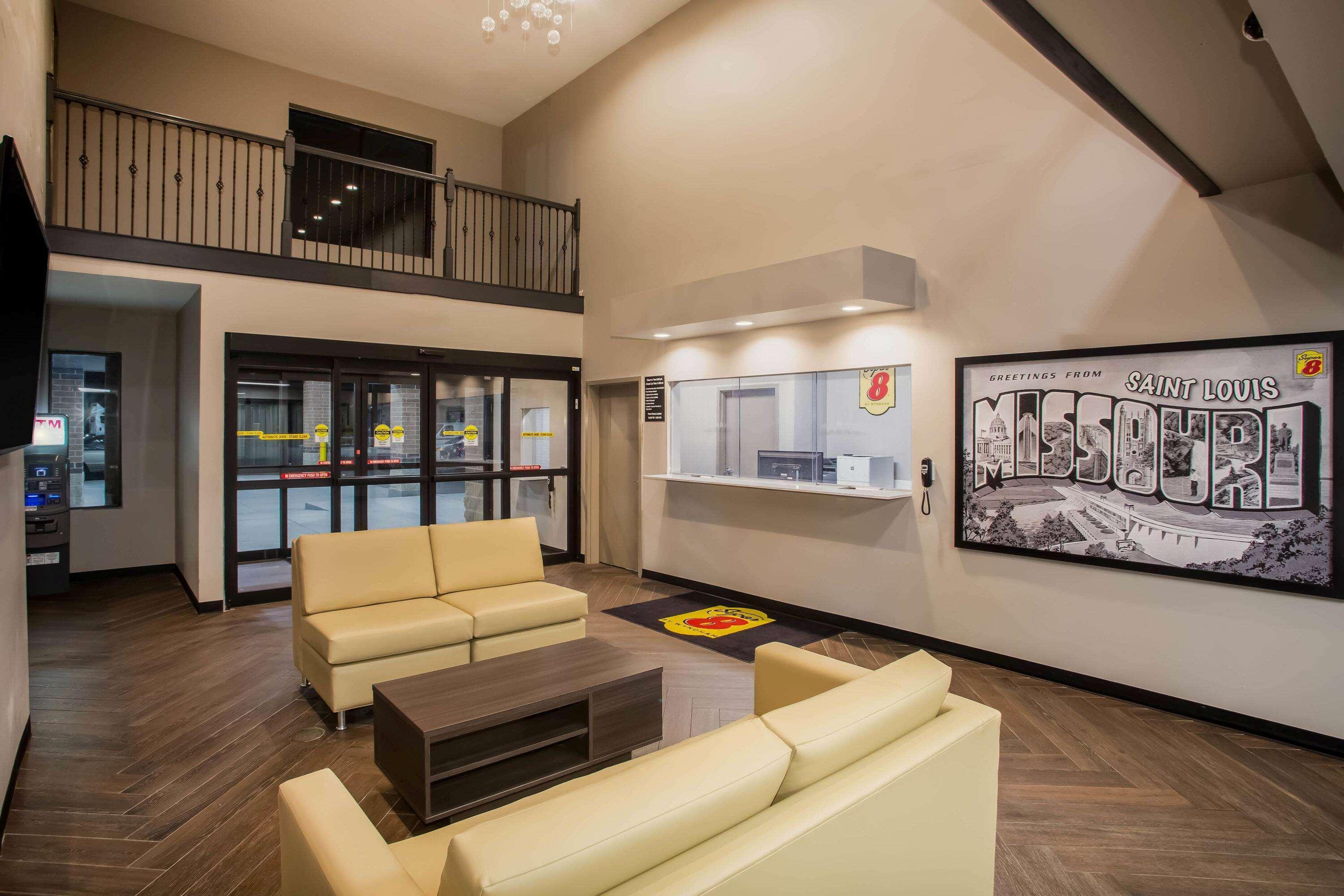 Super 8 By Wyndham St. Louis North Hotell Exteriör bild