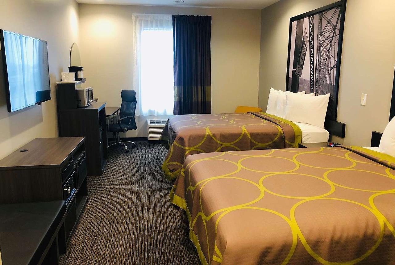 Super 8 By Wyndham St. Louis North Hotell Exteriör bild